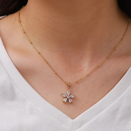 Dazzling Flower Necklace