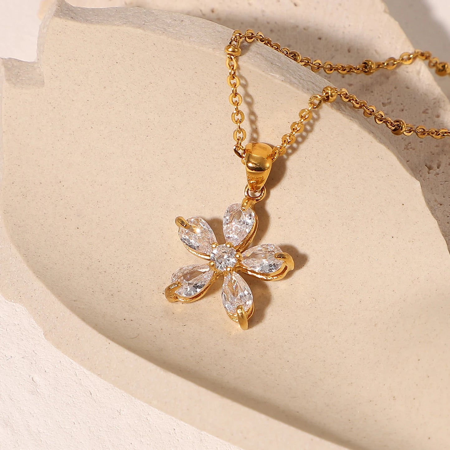 Dazzling Flower Necklace